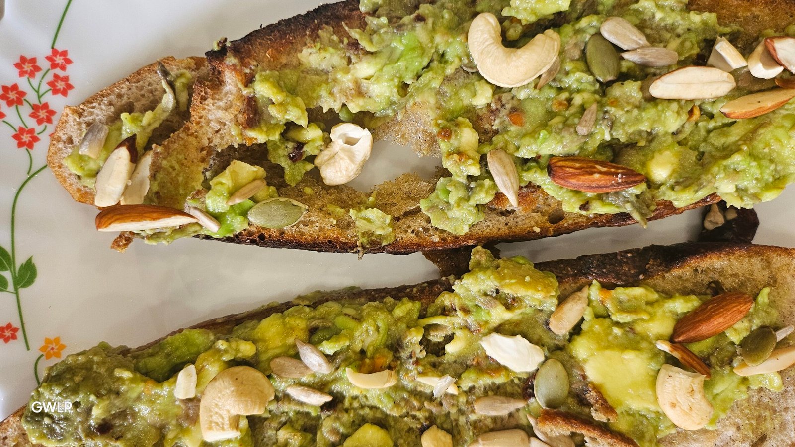 Avocado Toast with Almonds: A Crunchy Morning Upgrade!